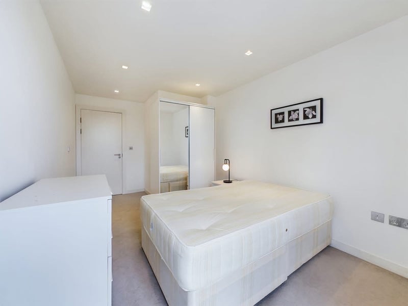 Room Micawber Street in Greater London
