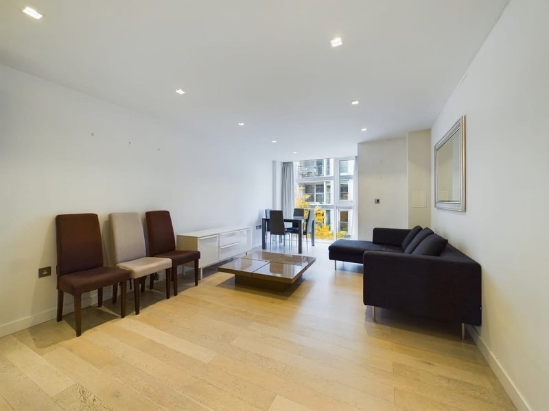 Room Micawber Street in Greater London