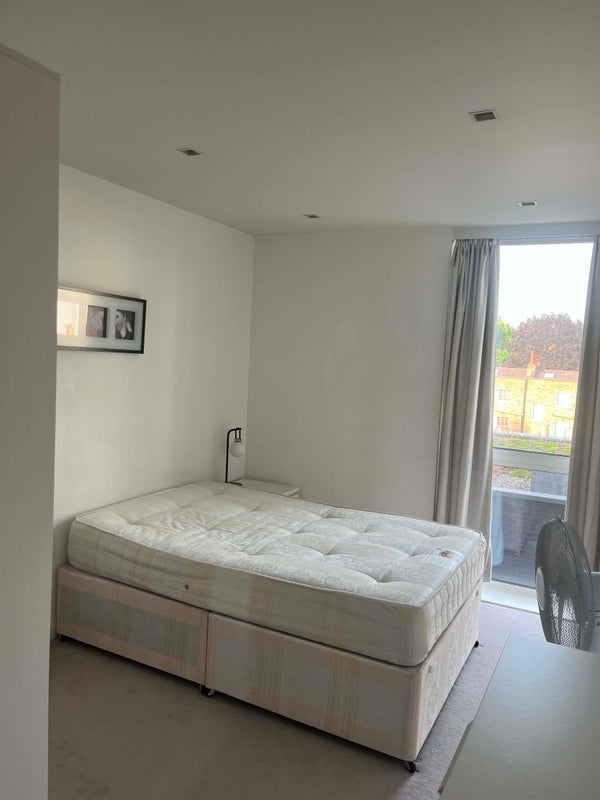 Room Micawber Street in Greater London
