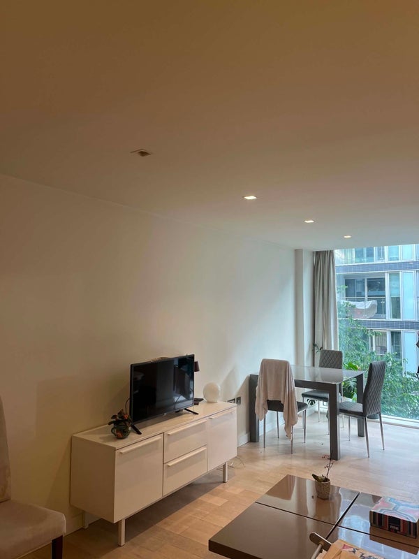Room Micawber Street in Greater London