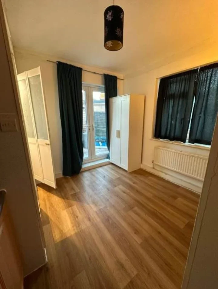 Room Polesworth Road in Greater London