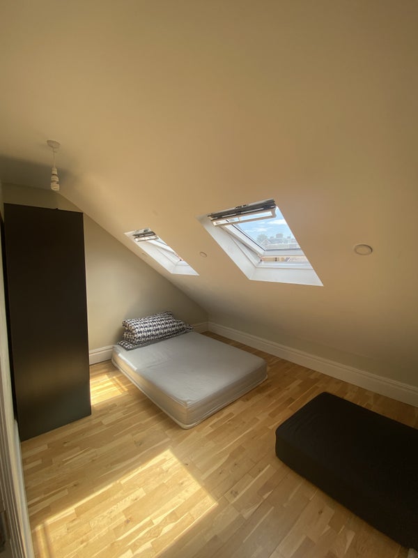 Room Pentire Road in Greater London