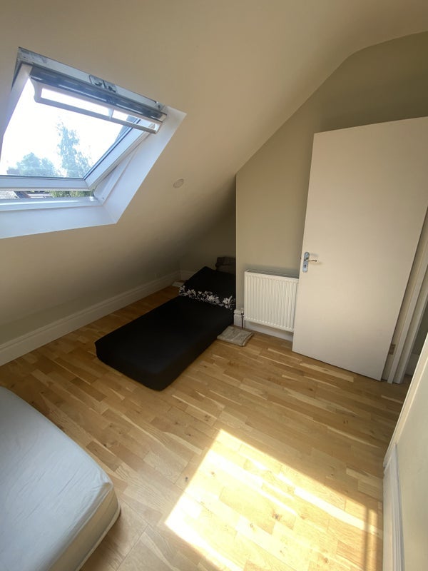 Room Pentire Road in Greater London