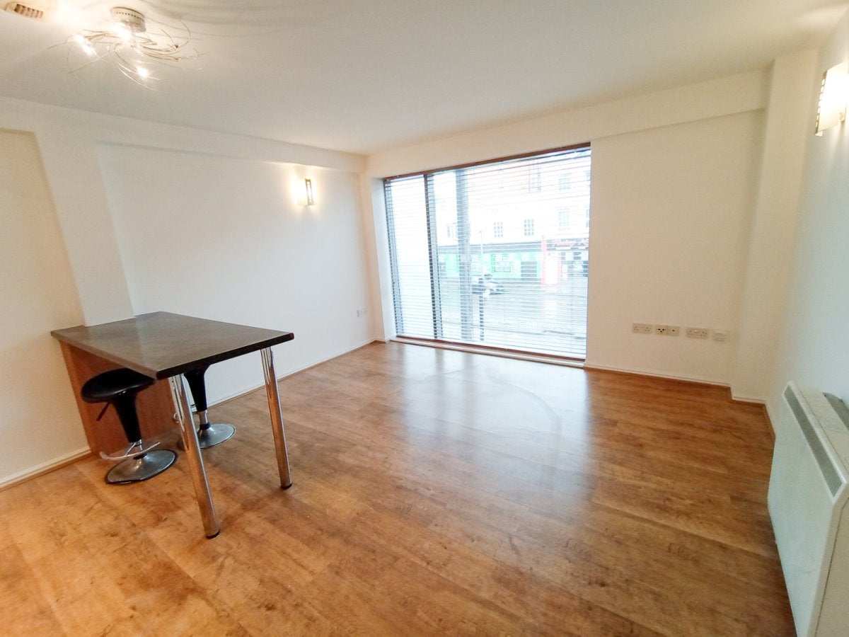 Flat Alexander Drive in Widnes
