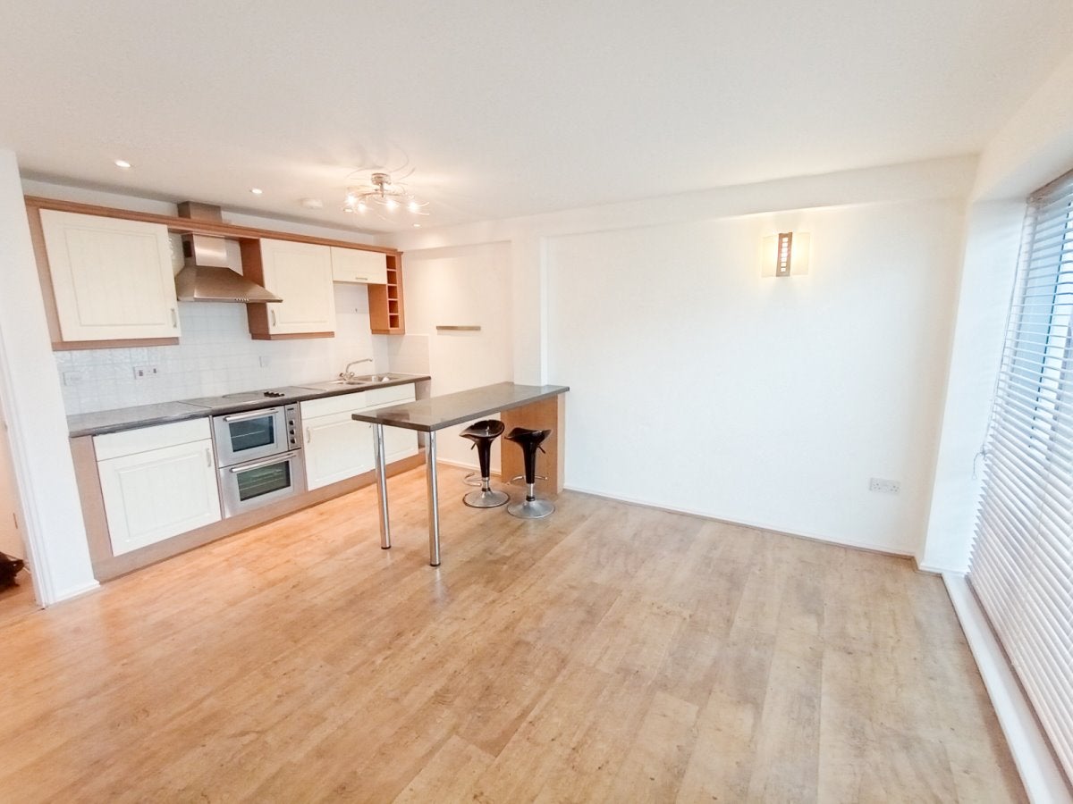 Flat Alexander Drive in Widnes