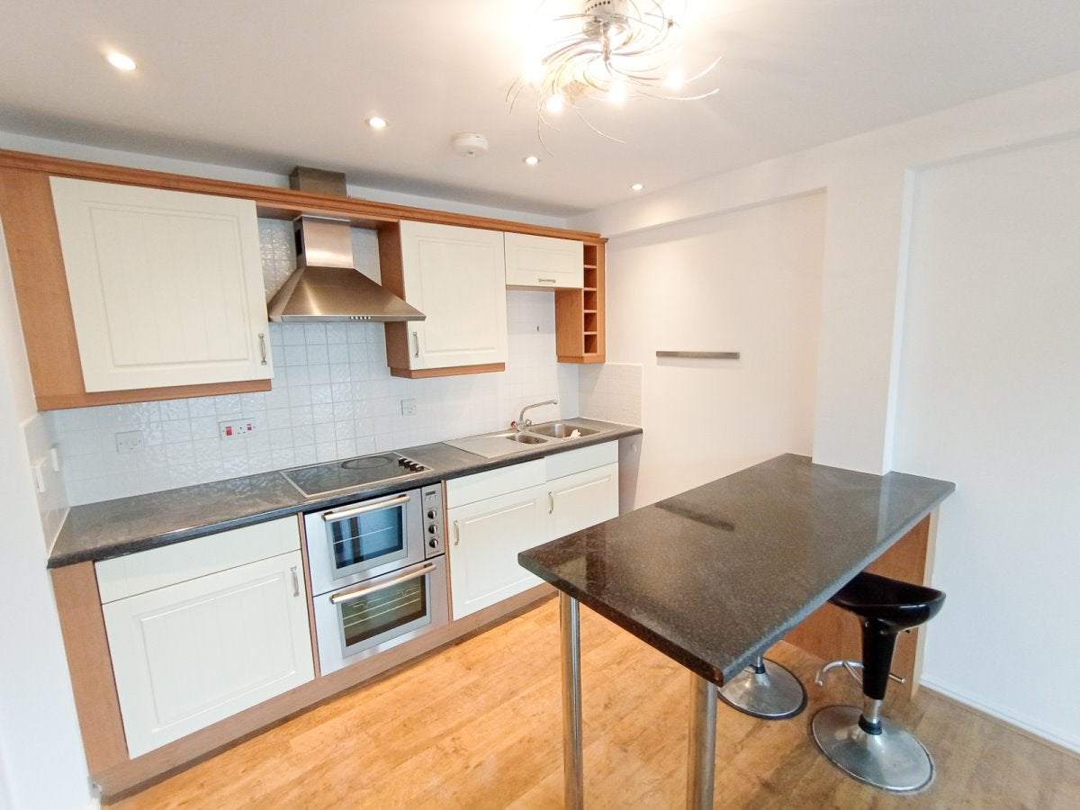 Flat Alexander Drive in Widnes