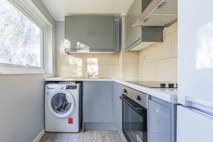 Flat Fair Close in Hertsmere