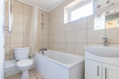Flat Fair Close in Hertsmere