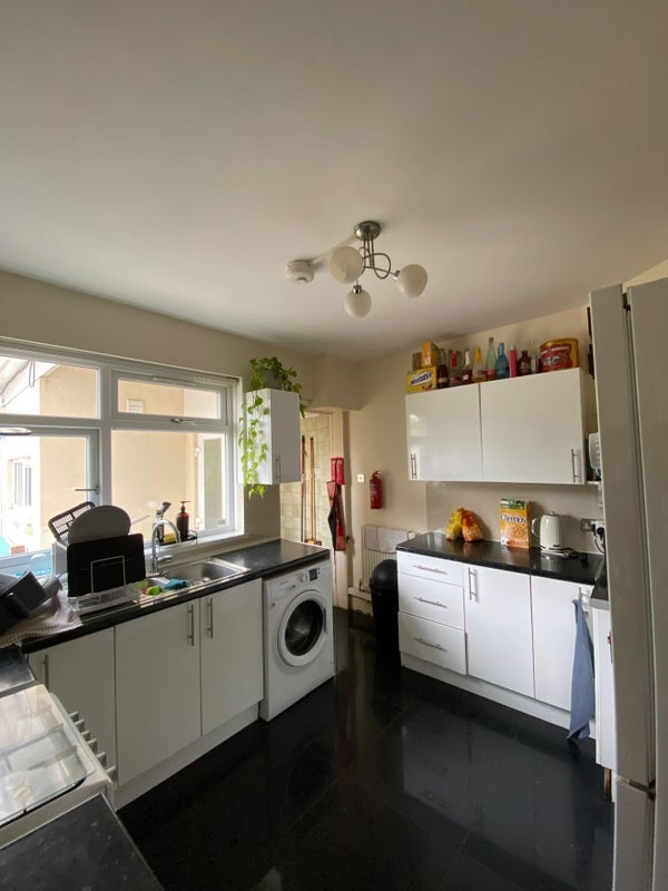 Room Ashfield Road in Greater London