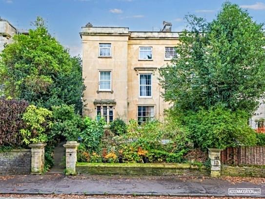 Flat Cotham Road in Bristol