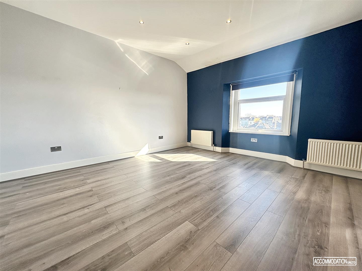 Flat Cotham Road in Bristol