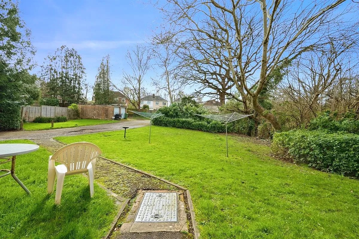 Flat Woodmill Lane in Southampton