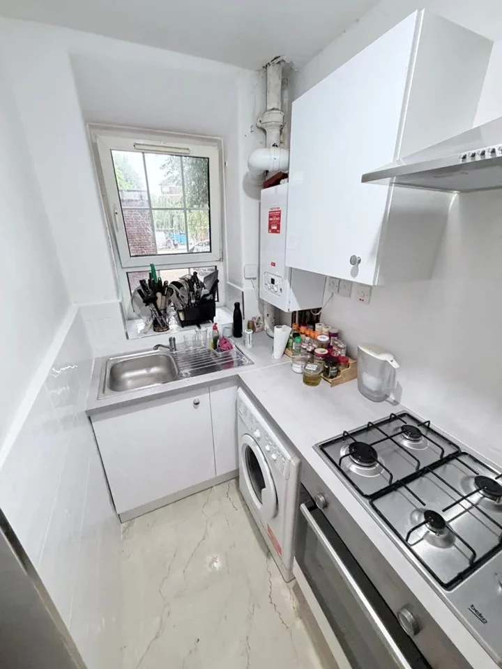 Room Chicksand Street in Greater London