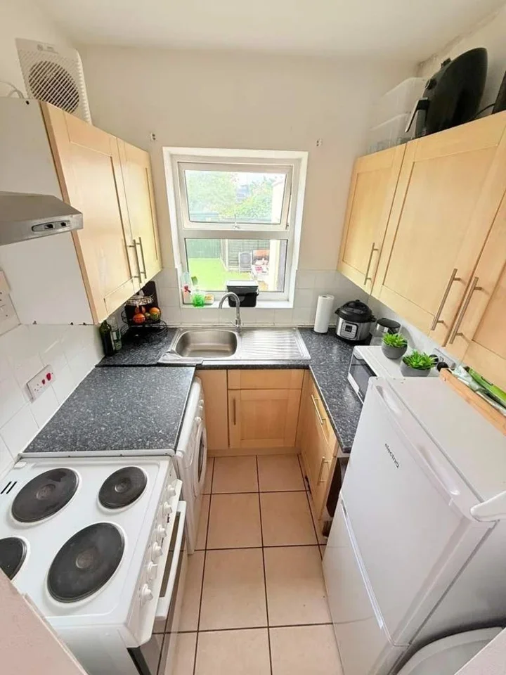 Flat Cranbrook Park in Greater London