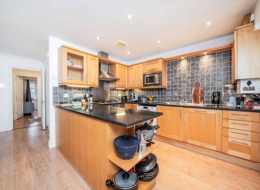Flat Swan Street in Greater London