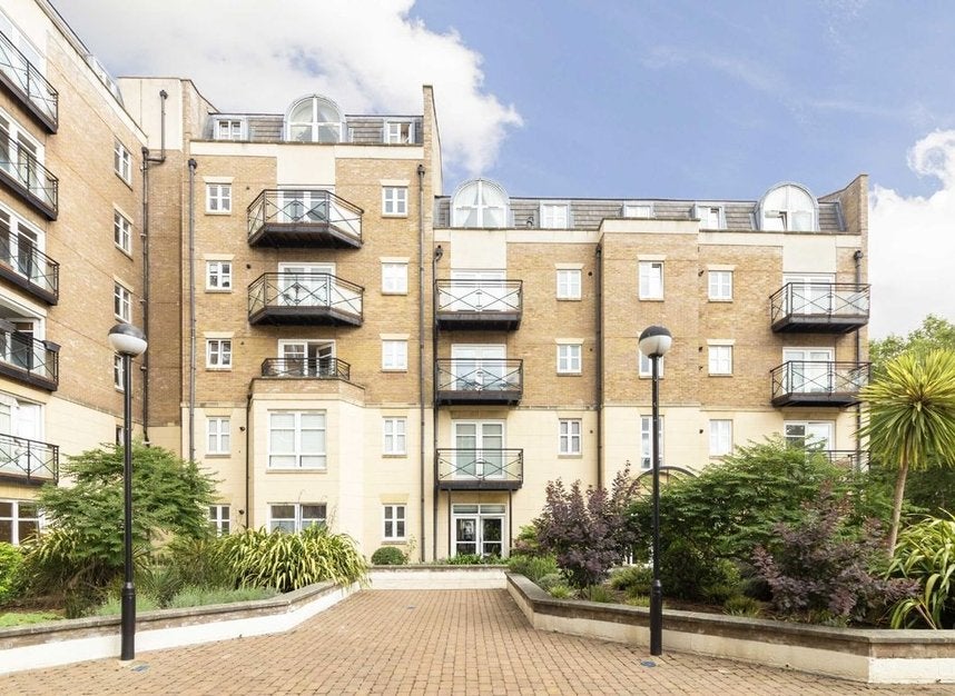 Flat Swan Street in Greater London