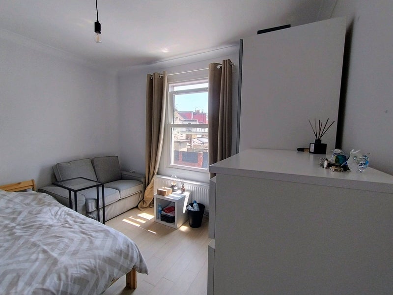Room Fawcett Road in Greater London