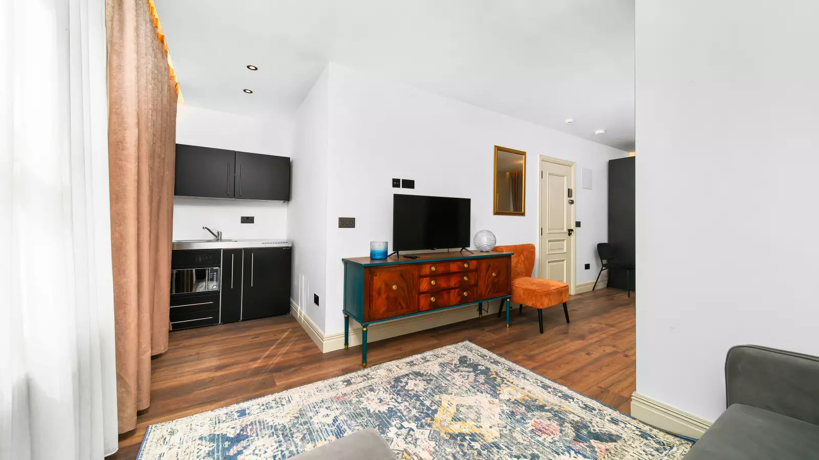 Flat Dorset Road in Greater London