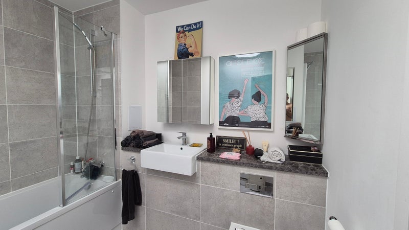 Room Aytoun Road in Greater London