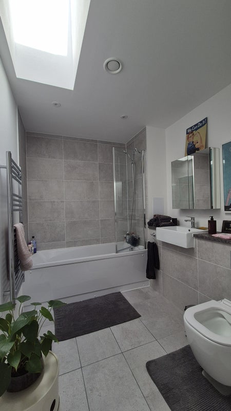 Room Aytoun Road in Greater London
