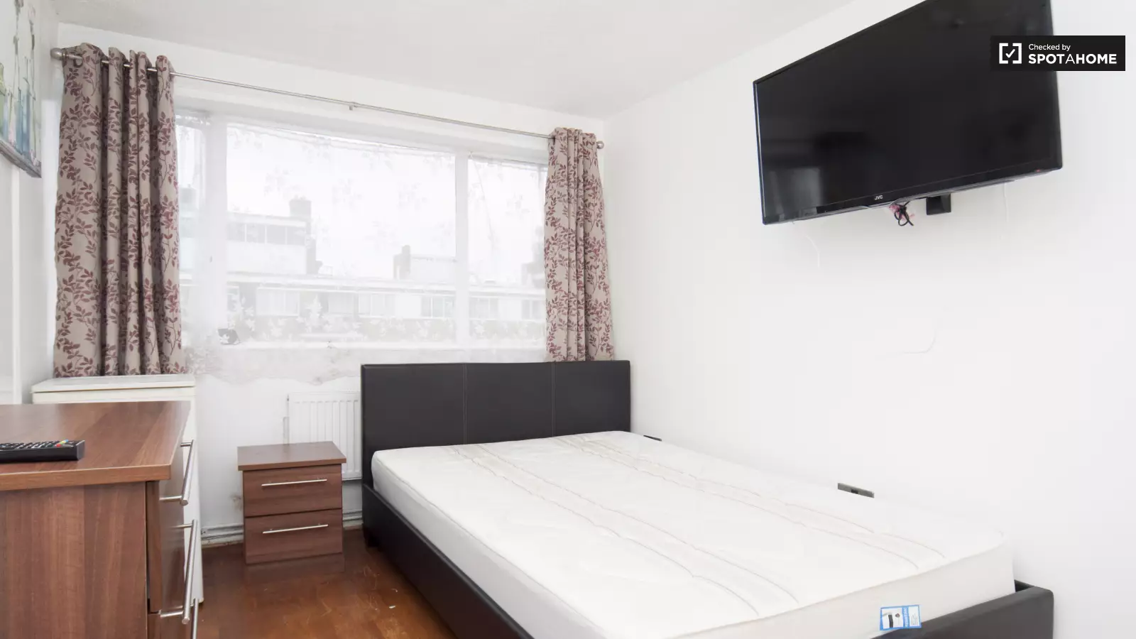 Flat Tildesley Road in Greater London