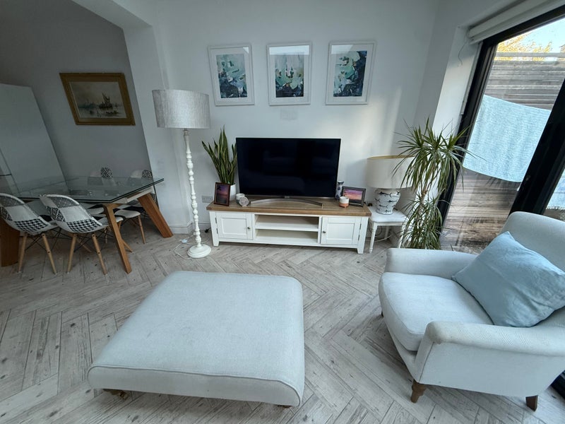Room Earlsmead Road in Greater London