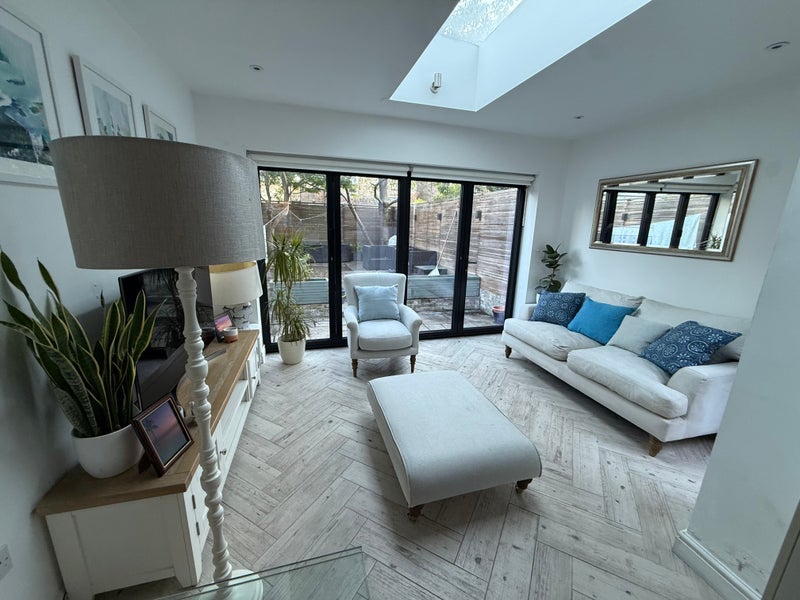 Room Earlsmead Road in Greater London