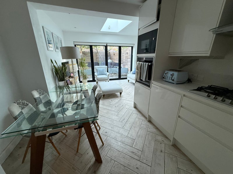 Room Earlsmead Road in Greater London