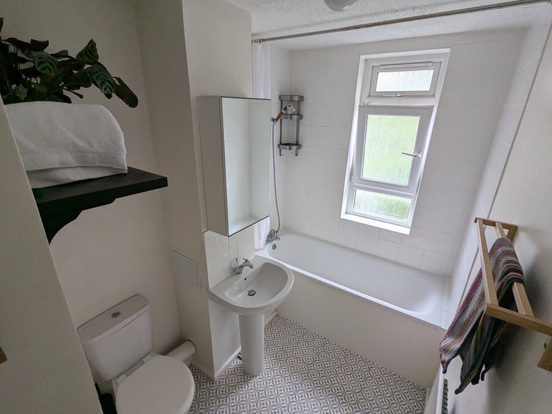 Room St Leonard's Road in Greater London