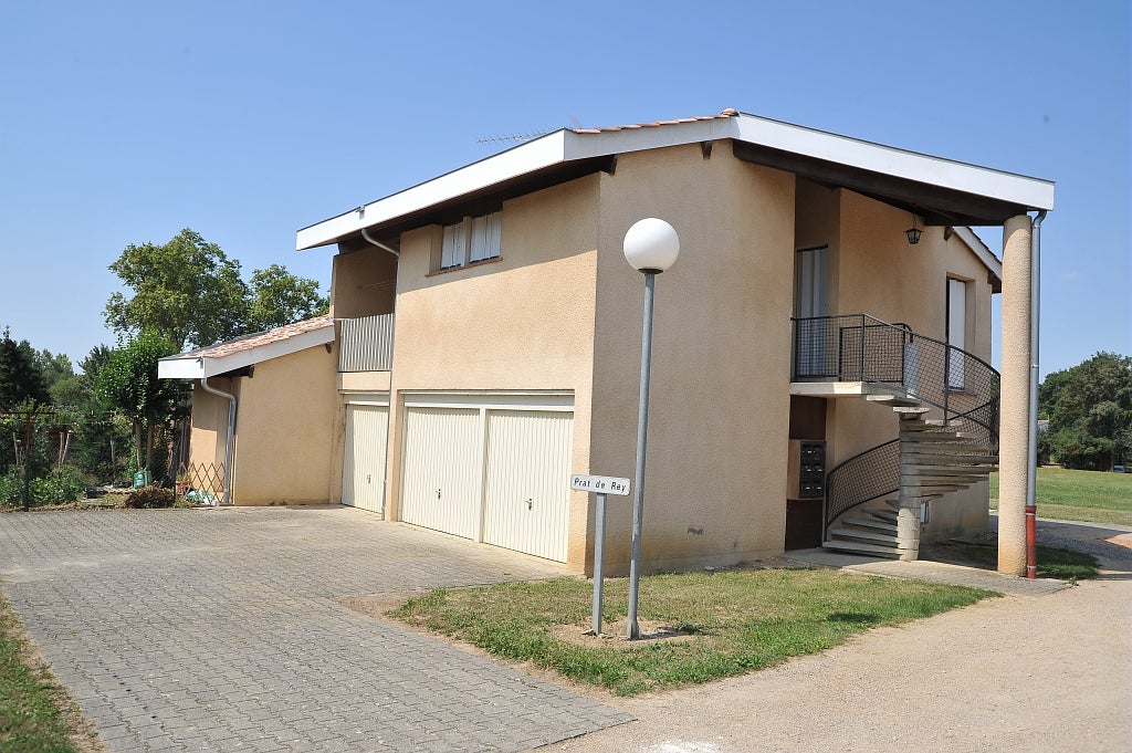 Appartement Place Jean Moulin à Larrazet
