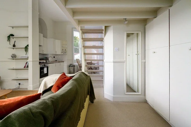 Flat Devonshire Gardens in Greater London