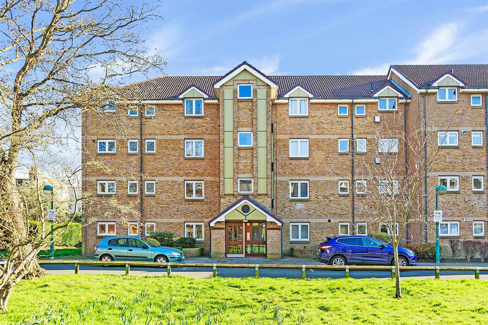 House Essex Court in Greater London