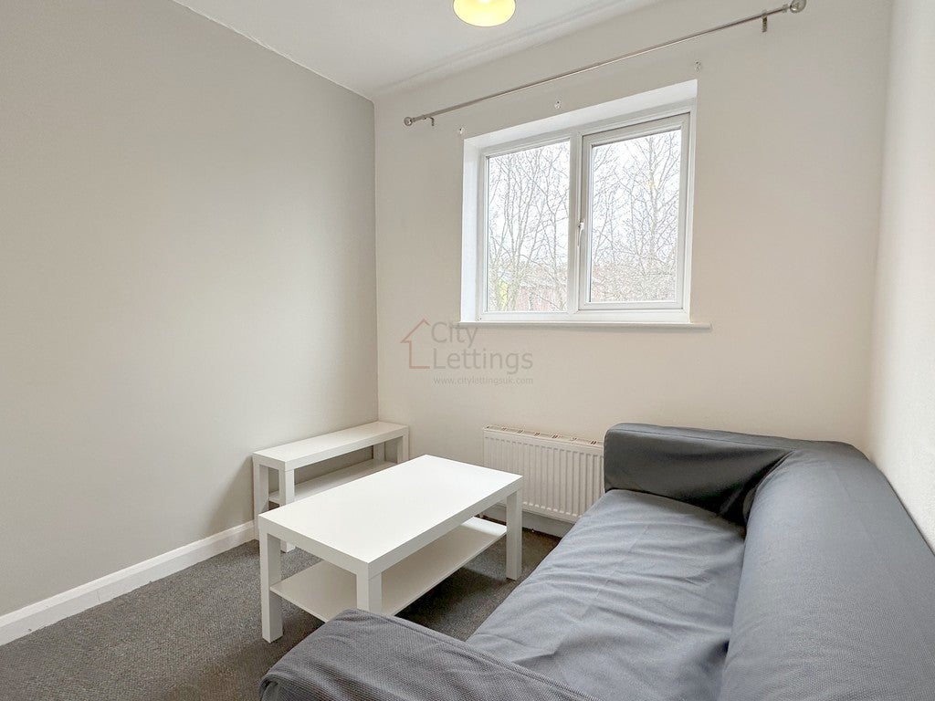 Flat Hawksley Road in Nottingham