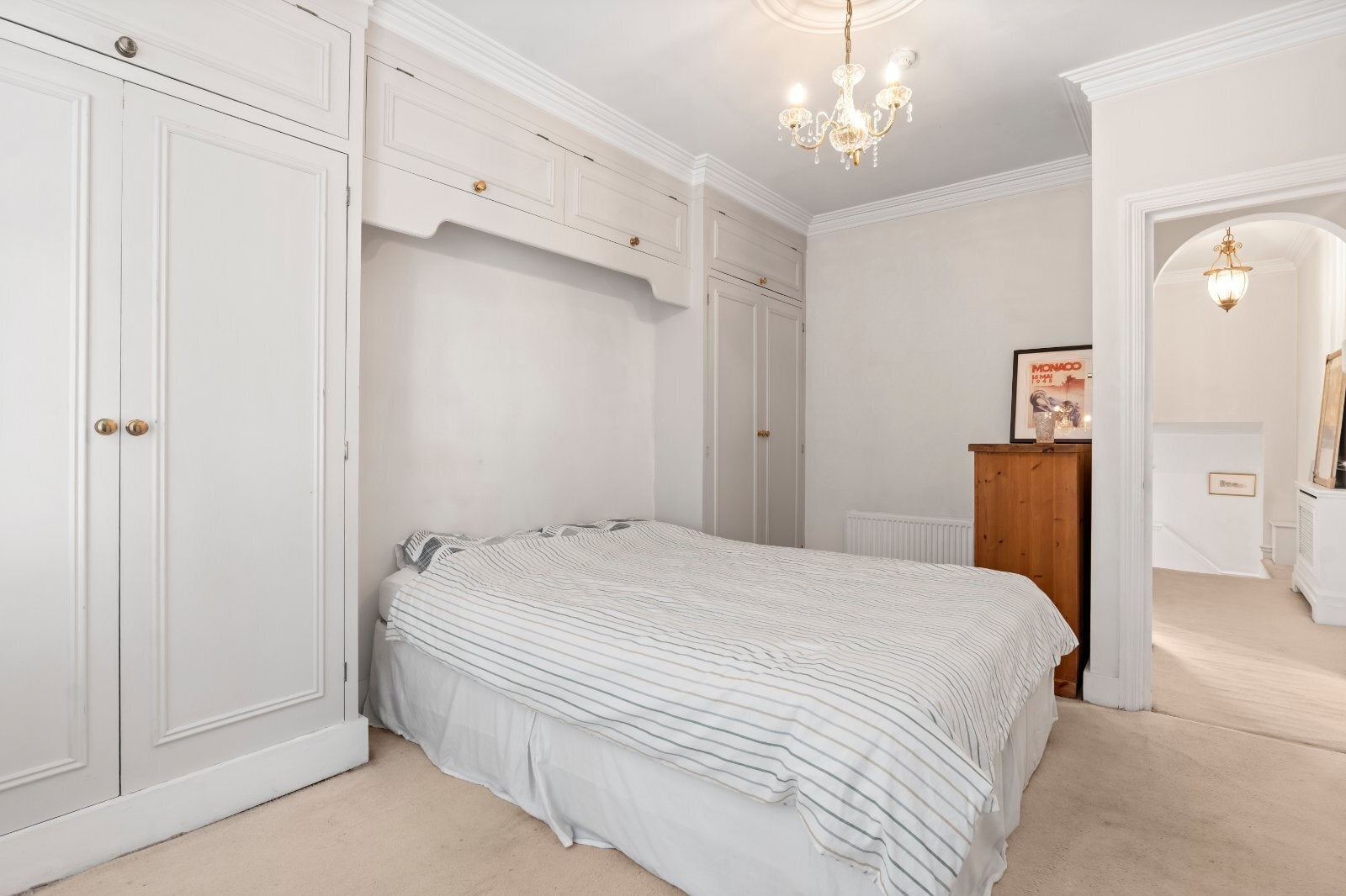 Flat Broughton Road in Greater London