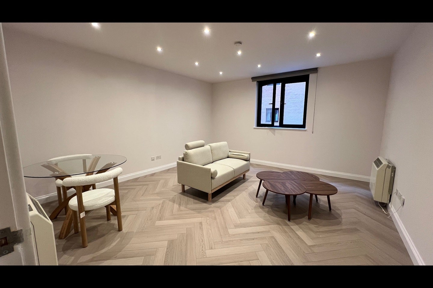 Flat Point W Access Road in Greater London