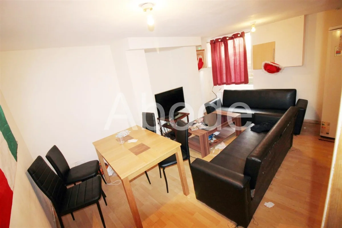 Flat Brudenell Street in Leeds
