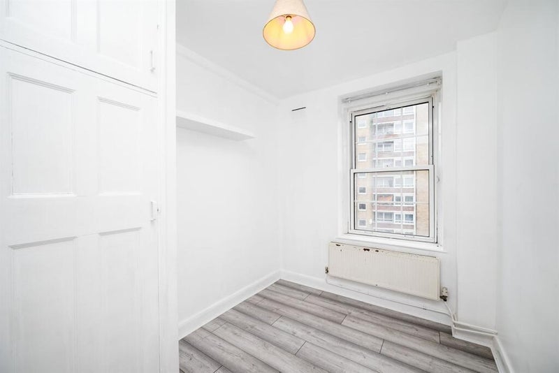 Flat Mead Close in Greater London
