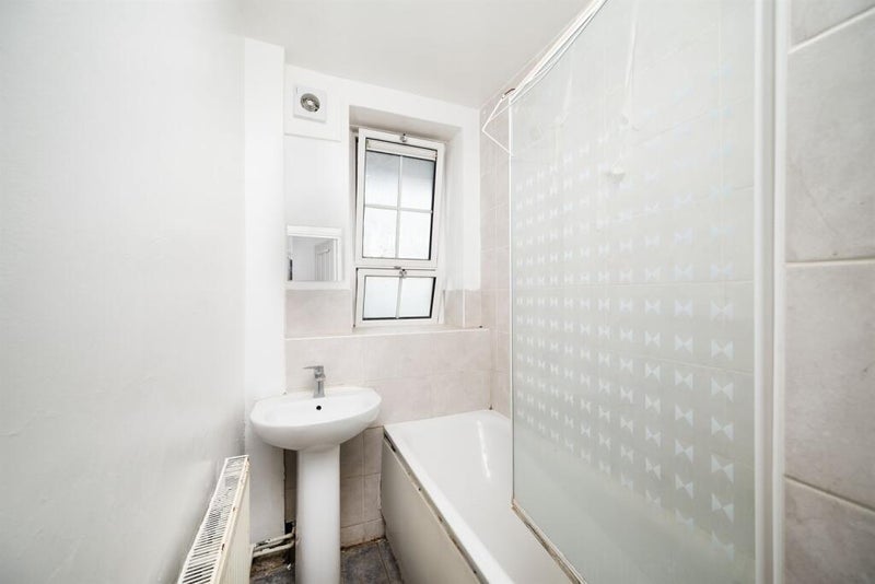 Flat Mead Close in Greater London