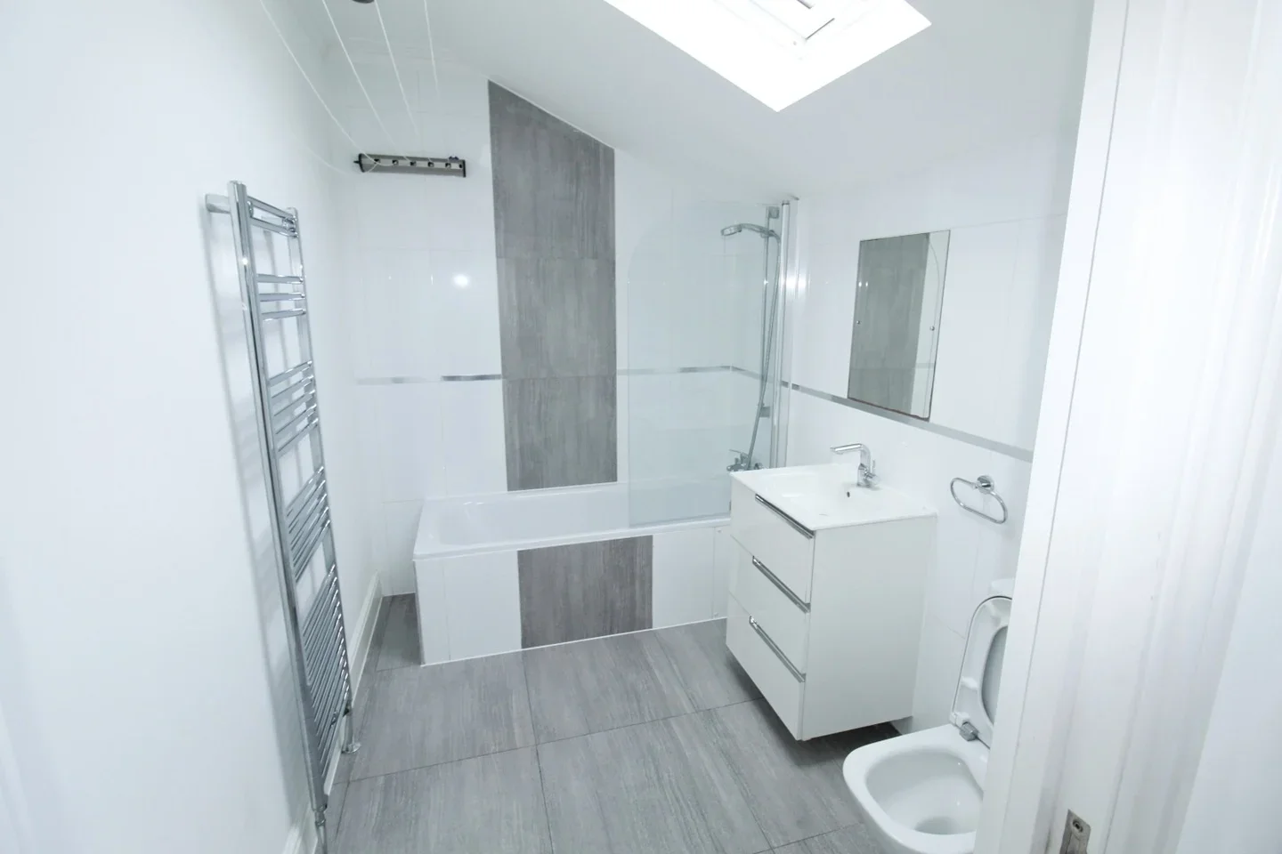 Flat Riverdene Road in Greater London