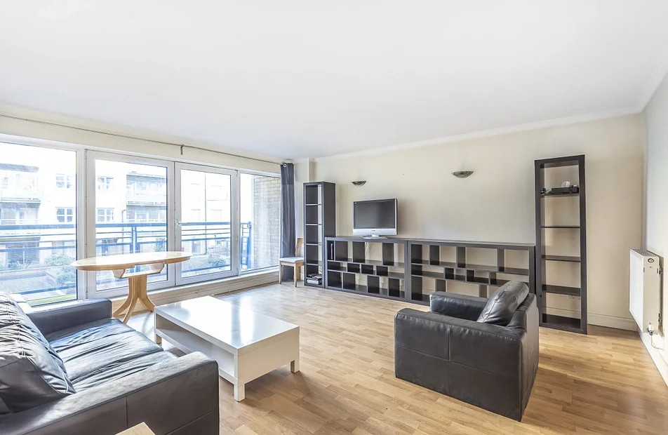 Flat Rotherhithe Street in Greater London