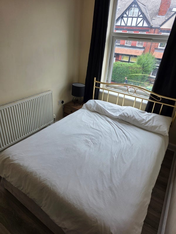 Room Hamilton Avenue in Leeds