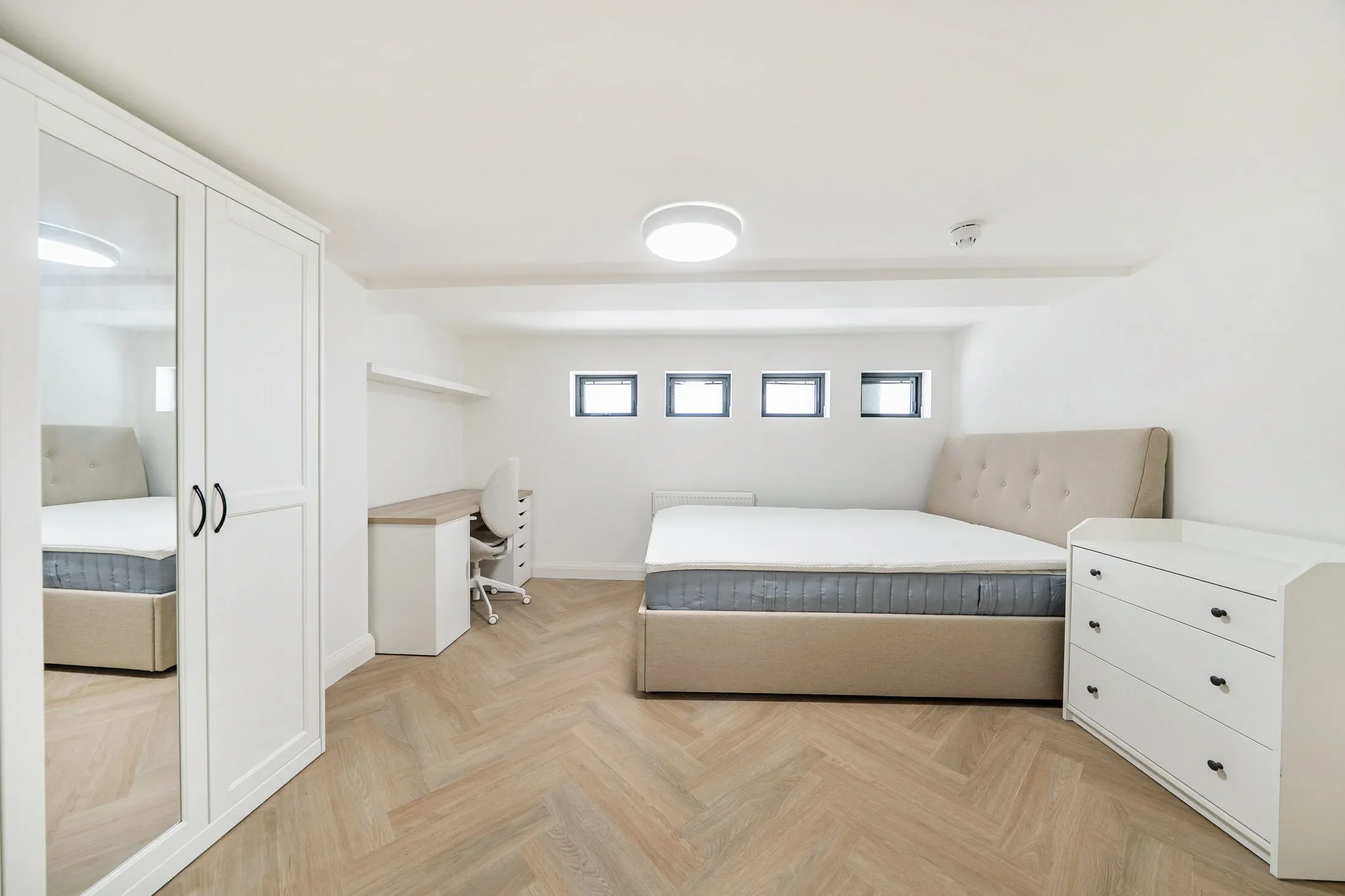 Flat Stanhope Gardens in Greater London