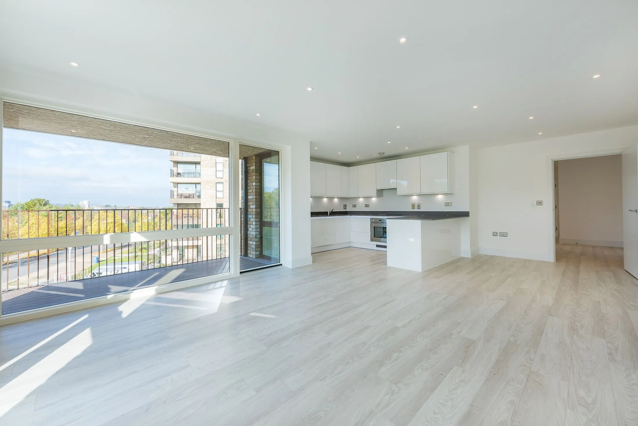 Flat Lakeside Drive in Greater London