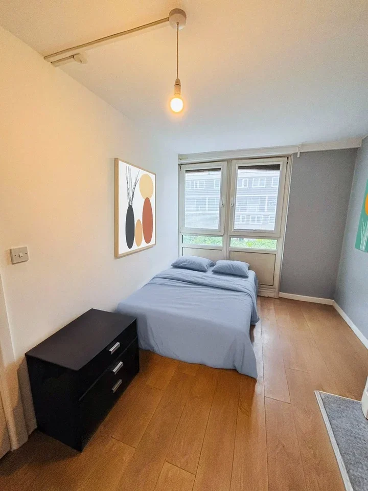 Room Barringer Square in Greater London
