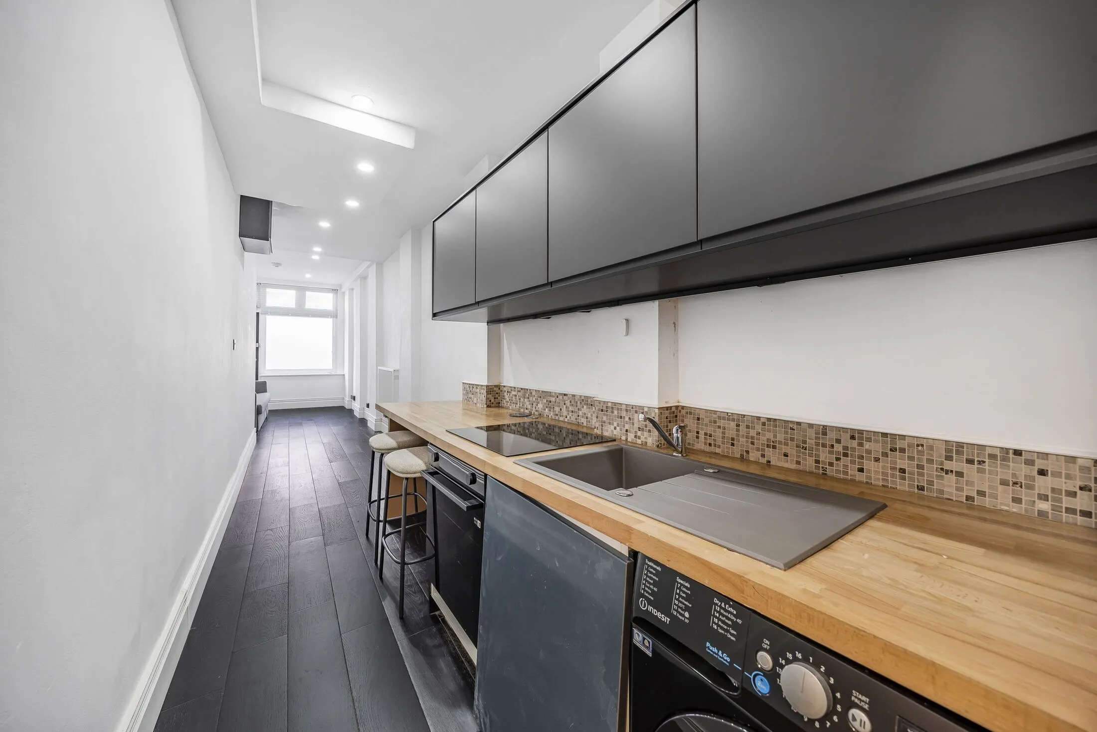 Flat Liverpool Road in Greater London