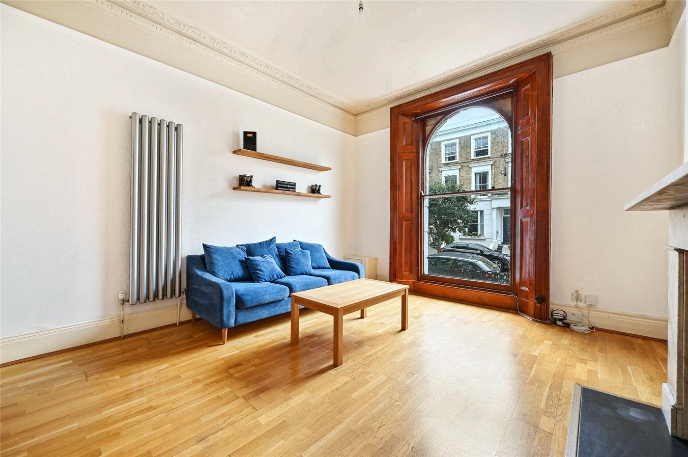 Flat Stanlake Road in Greater London