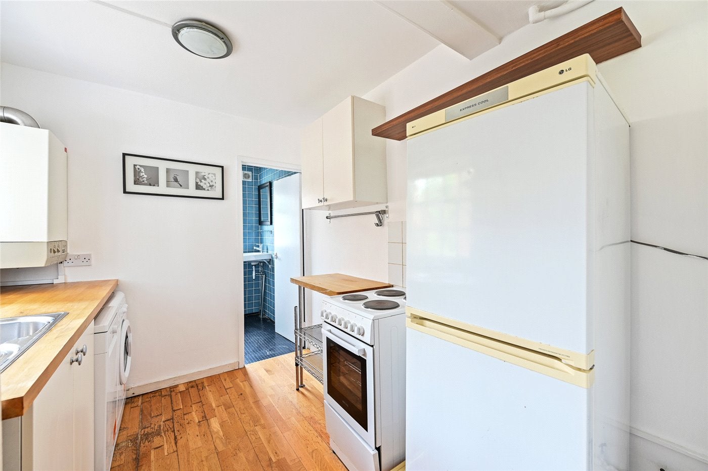 Flat Stanlake Road in Greater London