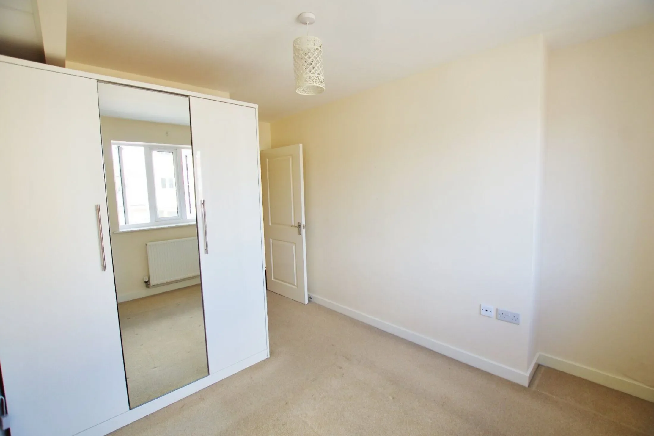 Flat Ley Farm Close in Watford