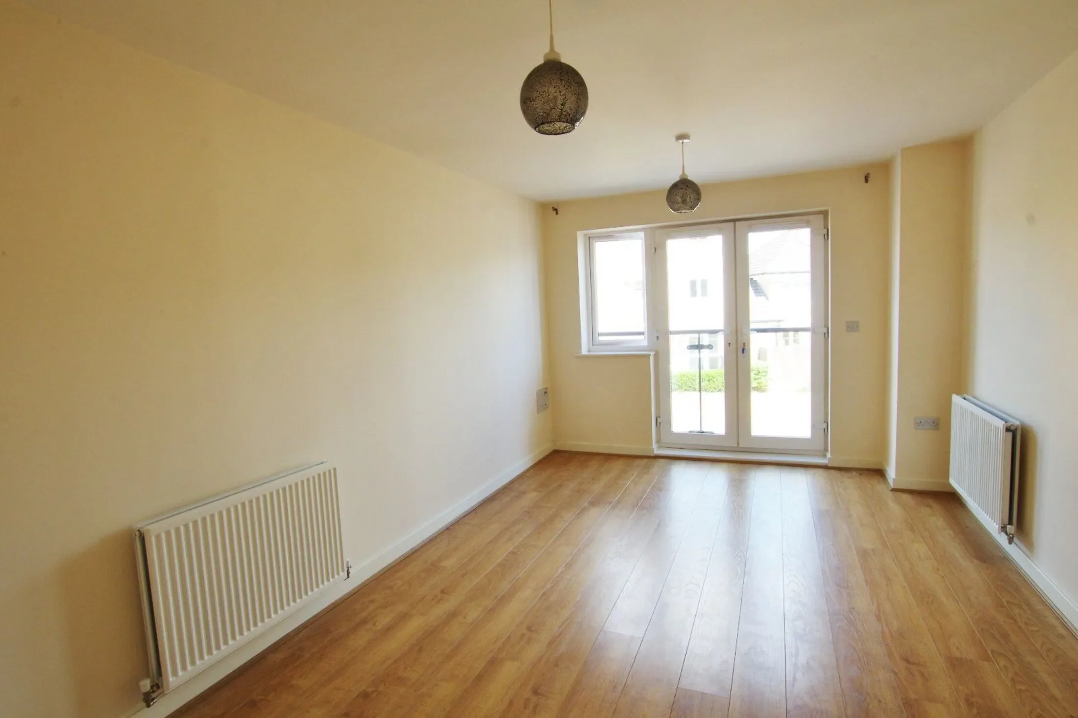 Flat Ley Farm Close in Watford