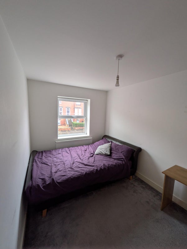 Flat Armley Lodge Road in Leeds